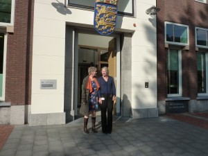 Irona en Sanne bij afscheid Irona voor provinciehuis